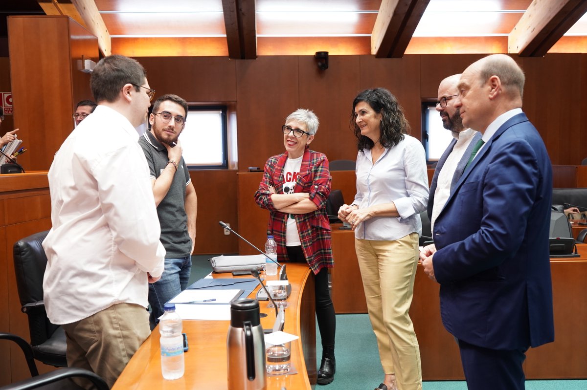 La Plataforma <a href="/BaremacionYa/">Baremación Ya SALUD</a> SALUD informa en las #ComparecenciasCiudadanas sobre "el retraso de casi tres años en la publicación de los baremos de méritos del personal estatutario temporal del Servicio Aragonés de Salud".

🔴📽️bit.ly/cortesdirecto