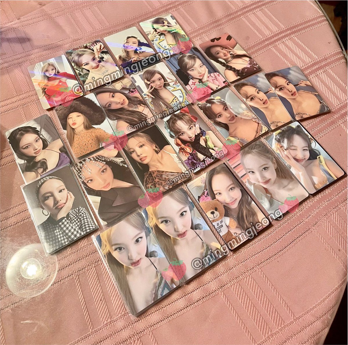 mingmingjeong's tweet photo. IMNAYEON GRADUATE!!!! 🎉✨ with withmuu pobs &amp; LDs 💖🥰🥳
Let’s support jeongyeon’s wife 🤣🤗
#TWICE #JEONGYEON #NAYEON #PopPopPop #POP 
#mingmingbuys https://t.co/JdtiZtwJY8