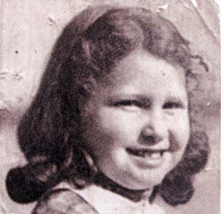 18 October 1936 | A Belgian Jewish girl, Sarah Felder, was born in Antwerp. In 1942 she was deported to #Auschwitz and murdered in a gas chamber after the selection.