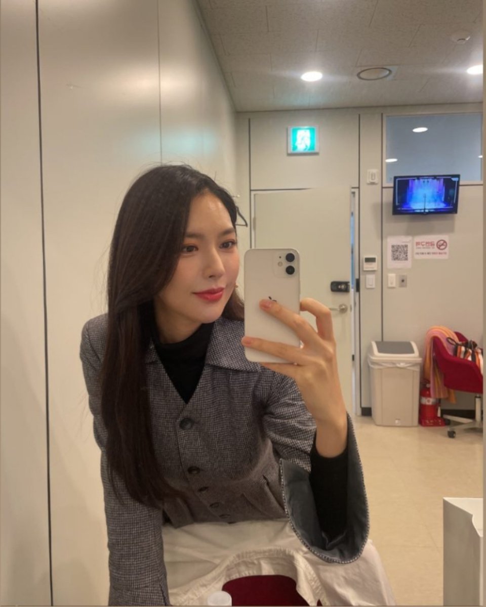sanghak70's tweet photo. 221018 송주희의 인스타스토리
뮤지컬 <사랑의 불시착>
서단 | #송주희
the musical <Crash Landing on You>
Seo Dan | #SongJuHee
#헬로비너스 #hellovenus #송주희 #SongJuhee
#팝스튜디오 #팝뮤직 #popstudio #popmusic
#사랑의불시착 #뮤지컬사랑의불시착 https://t.co/DzfebHfBbk