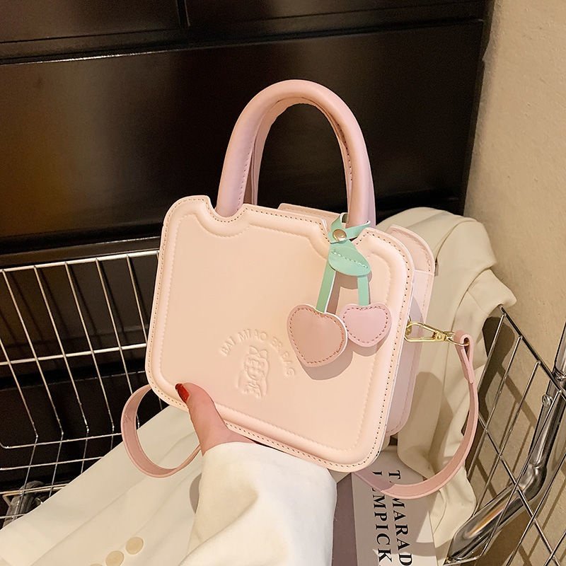 studythread__'s tweet photo. Cute shoulder bag ideas. used for informal 💐

  — a thread https://t.co/g7mZUnMUpq