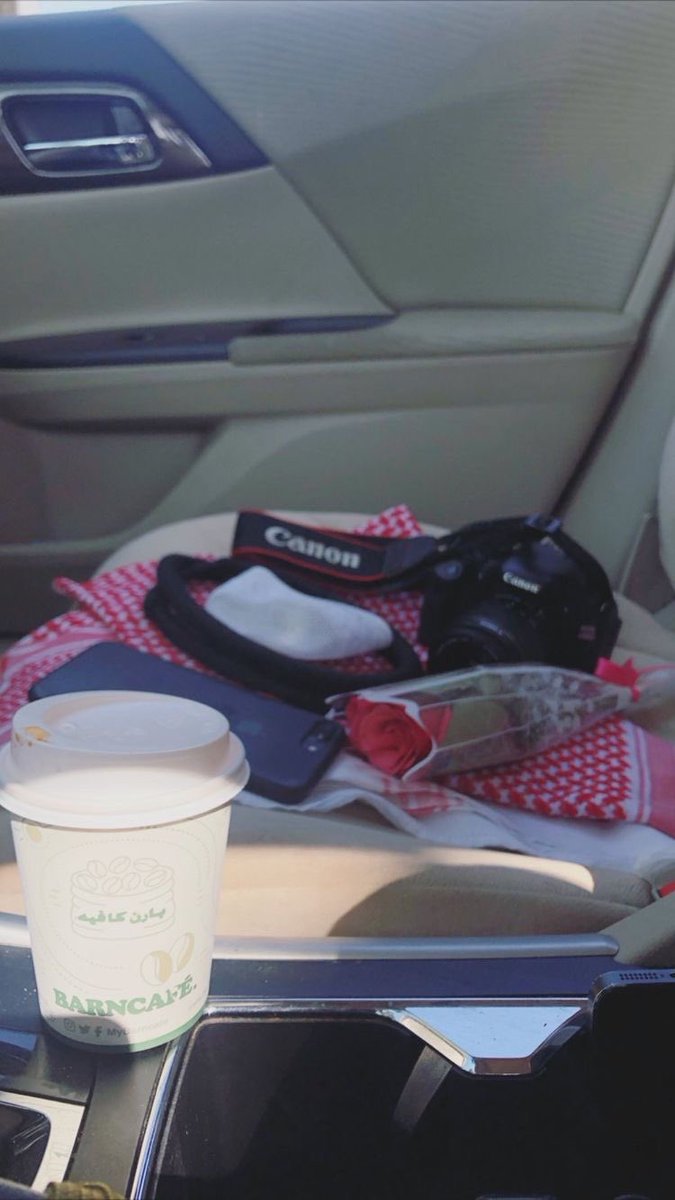sl_m001's tweet photo. انا وين ابا القى لي خويٍ يذب الريع
لو انه كذوب ٍ يصرف الحكي من كيسه 
.
ابي ديرة ٍ من دونها الاتصال يضيع
و جو ٍ خلاء تطرق ضلووعي نسانيسه
.
قلبي من كثر ما هزّه الشوق و التلويع
فقد راحته و اغلب شعوره واحاسيسه
.
حلالاه لو قلوب بعض العرب لـ البيع
ابا اطق لي قلب ٍ جديد بـ قراطيسه 

" https://t.co/OxpfWZP9bC