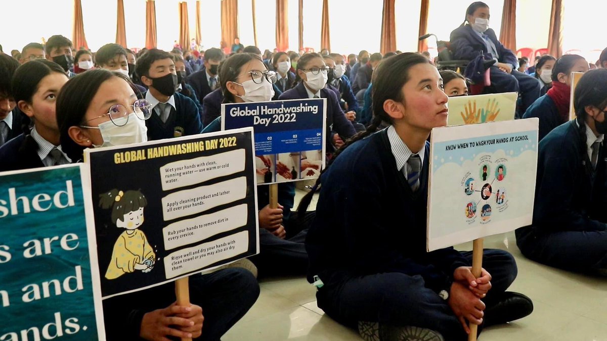 sanghasenamimc's tweet photo. . @MIMCLadakh in collaboration with the @wash_alliance and @UNICEFIndia, observed the #GlobalHandwashingDay2022 In line with the theme – Unite for universal hand hygiene, at the Mahabodhi Residential School with over 500 participants. https://t.co/F27qQJba8A