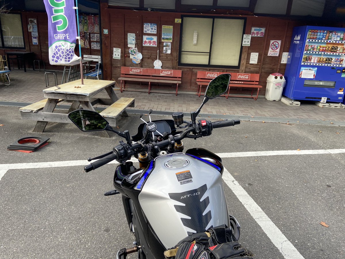MT09SP3's tweet photo. 遂に新相棒が、登場しました。2022 MT-10SPです。旧相棒のMT-09SPは、ドナドナです😅
月ヶ瀬に行って来ました
#MP10SP
#MP09
#相棒
#YSP寝屋川
#月ヶ瀬
#湖畔の里 https://t.co/dTYyTFx76g