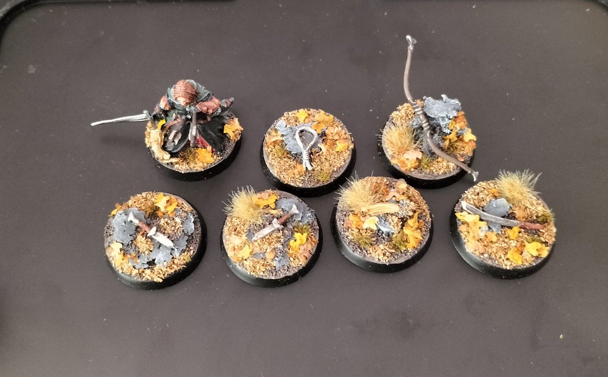 warhannam's tweet photo. What have we here? No they aren't the weapons from Middle-Earth Cluedo! I've created a themed set of objectives for my Amon Hen Fellowship and Uruk-Hai, depicting gifts of Galadriel...one of the gifts even has its owner still attached 😆 #warhammercommunity #mesbg #lotr #amonhen https://t.co/wVLj6T7d7A
