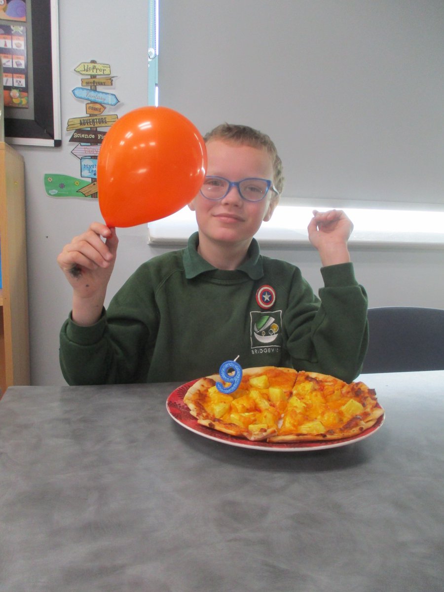 Bridgeview_Hull's tweet photo. When there's a birthday in Class Infinity and our birthday boy requests a pineapple pizza for his lunch! #classinfinity #happybirthday https://t.co/NbsCL0iBqU