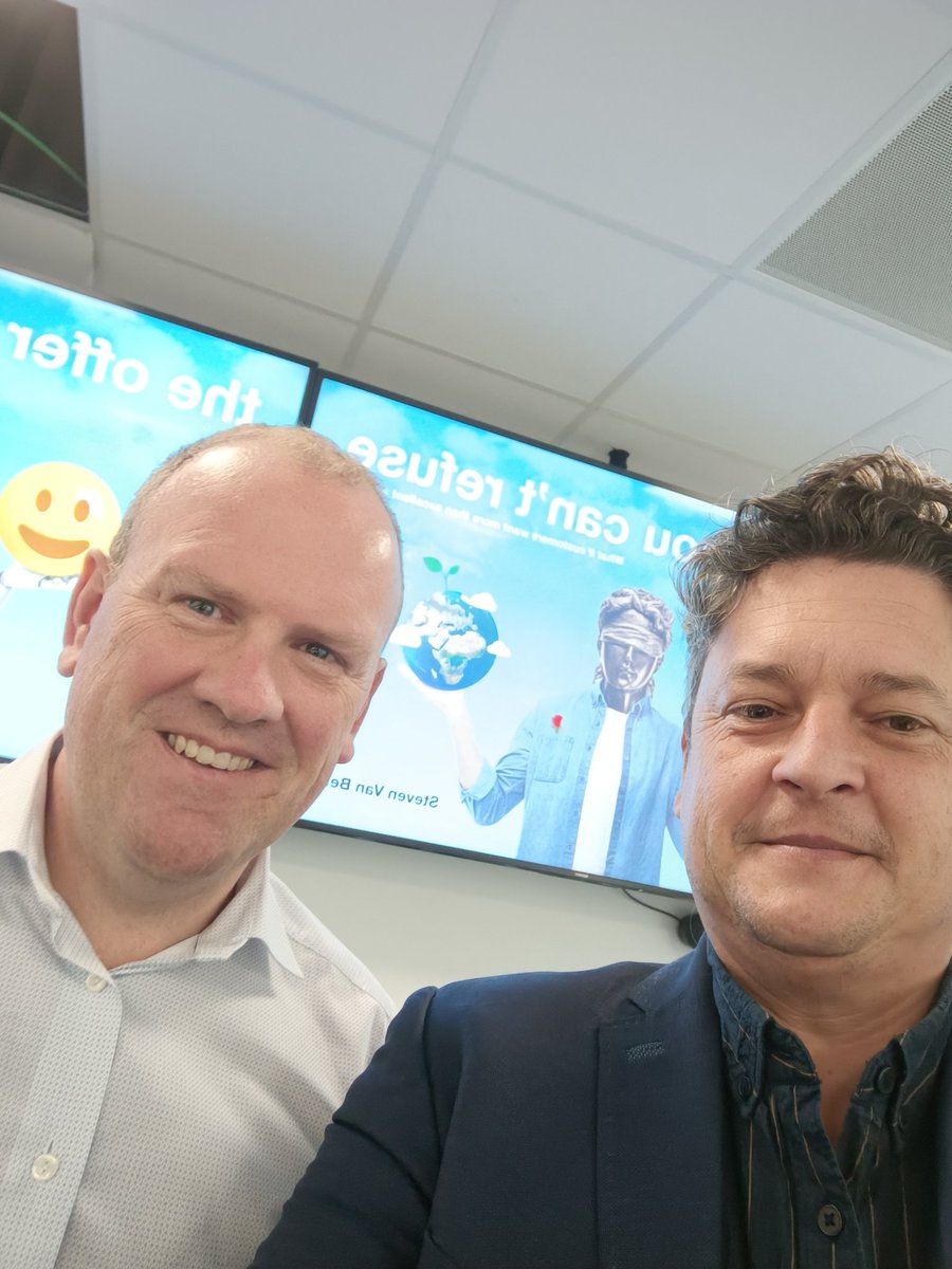 JoeriStaessen's tweet photo. Vandaag de eer om @StevenVBe te ontmoeten tijdens keynote @Partenamut. Kernwoorden #cx, #valuecreating, #blackswans #CustomerService, #service, #metaverse and... https://t.co/E55yVfb3Mp
