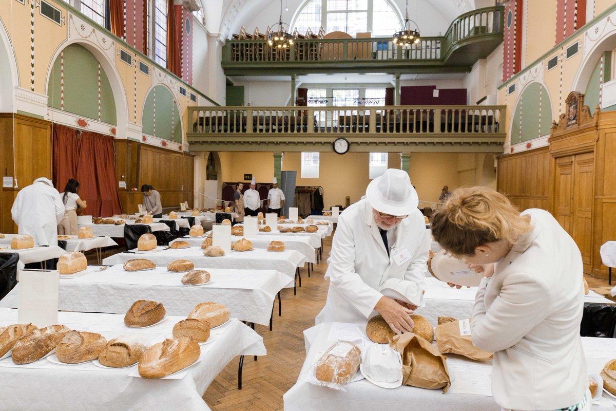 breadawardsUK's tweet photo. 2022 marks our first in-person awards since 2019 ✨

Tomorrow we will be hosting our judges as they taste your bread! 🍞

Good luck to all our entrants🤞

@tiptree 
@brook_food

#BreadAwards #BreadAwardsUK #bread #food #sourdough #bakery https://t.co/LZxyFAzh8Y