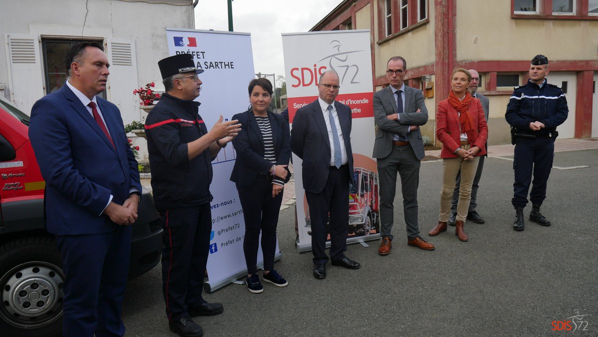 SDIS_72's tweet photo. Le 13/10 s’est déroulée la 1ère édition de la journée nationale de la résilience. En Sarthe, c’est la commune de Souligné-sous-Ballon, touchée par de fortes inondations en 2018, qui a accueilli cette journée.  
Plusieurs ateliers étaient proposés. [1/2] https://t.co/ay9JKQAcDM