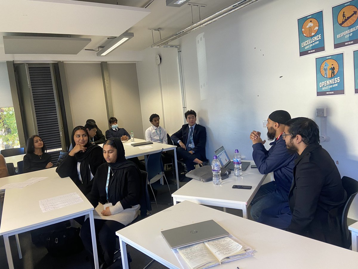S21Community's tweet photo. « I want to do this because I am passionate about my community », year 12 students said today. 16-18 Listening Phase feedback session to our @NewhamCitizens @NewhamMuslims Forum on how safe / unsafe young people feel and sharing their stories. ✊🏻🦾 https://t.co/4oLCft3ylS