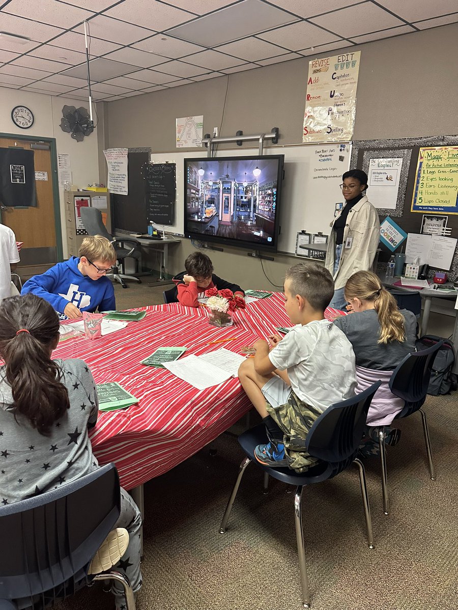 StacyKuhlmannLL's tweet photo. Wow! 4th grade writers enjoying a feedback session on their writing. They are strong and courageous writers!! I’ll take a bistro setting any day. #HESconnects @BuchananKris https://t.co/i4QbuMh5gT