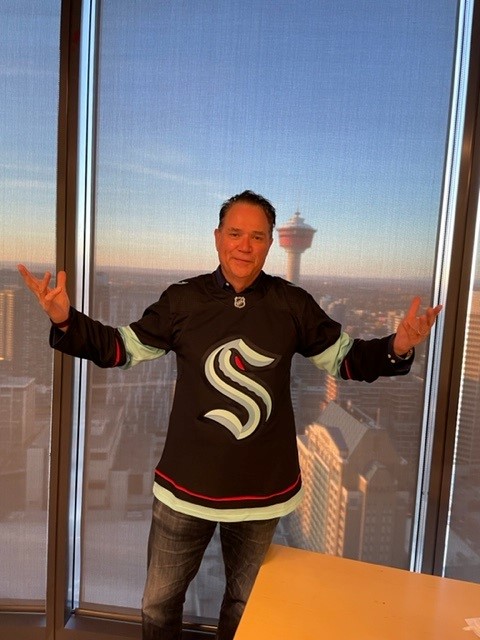 Brad Parry (@bradparry) on Twitter photo So, I was in <a href="/seattle/">Seattle</a> a few weeks ago and made a bet with <a href="/matt_oppy/">Matt Oppenheimer</a> that the <a href="/BlueJays/">Toronto Blue Jays</a> would beat the <a href="/Mariners/">Seattle Mariners</a> w/the loser having to wear the other city's hockey jersey and post it...so here it is. Always pay your debts :) <a href="/calgaryeconomic/">Calgary Economic Dev</a> So, I was in <a href="/seattle/">Seattle</a> a few weeks ago and made a bet with <a href="/matt_oppy/">Matt Oppenheimer</a> that the <a href="/BlueJays/">Toronto Blue Jays</a> would beat the <a href="/Mariners/">Seattle Mariners</a> w/the loser having to wear the other city's hockey jersey and post it...so here it is. Always pay your debts :) <a href="/calgaryeconomic/">Calgary Economic Dev</a>