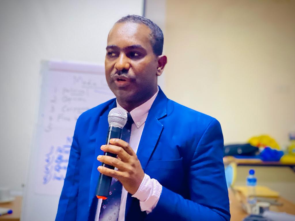 sjs_Somalia's tweet photo. Breaking: @Cabdalleaxmed , @sjs_Somalia SG has just been re-arrested at Mogadishu airport, while trying to travel to Nairobi for medical reasons. @Cabdalleaxmed says, “He has a severe kidney pain and will start a hunger strike if further detained.” https://t.co/z4Ehq4wBNZ