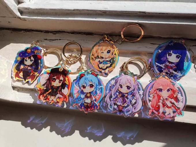 Biiiiig sh0p opening goes live in 4 hours / 8pm CEST !!! Lots of hololive, cute cats and apparel!I would be very happy if you checked it out  Link in bio! 