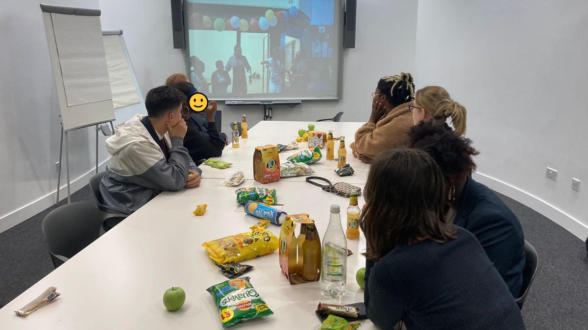 Last Thursday a group of young people shared their ideas with us on what actions they would take to make Lambeth greener. We are holding another workshop this Thursday in Streatham Library at 6pm. All 16 to 25 year olds are welcome! @lambeth_council @streathamlib #Lambeth2030