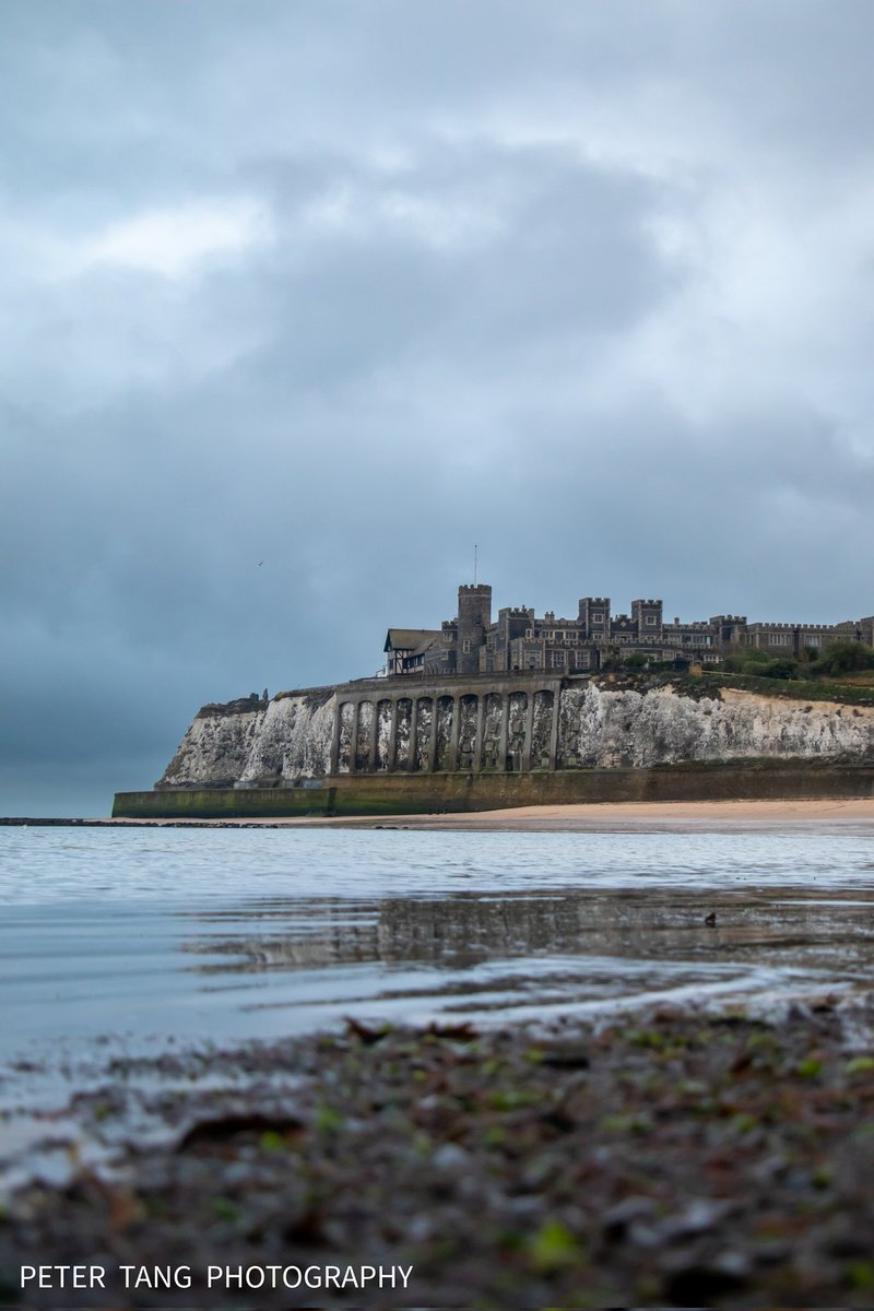PeterTangPhoto's tweet photo. Moody capture of Kingsgate Castle 

Taken over the weekend
#morningviews #moody #picoftheday #kingsgatecastle #kentphotographer #castle #landscapesofbritain #kentcoast #ukcoast #broadstairs #kingsgatebay #kent #gardenofengland https://t.co/DHHFrqVVhU
