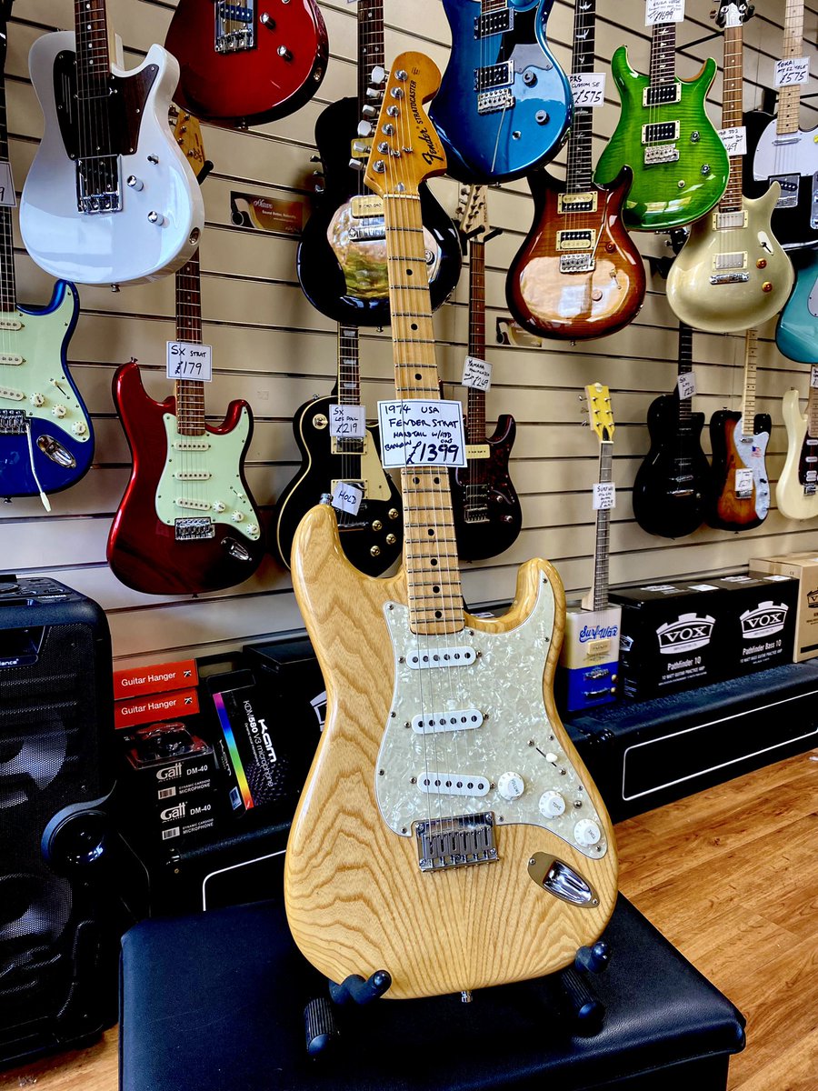 BridgendMusicSt's tweet photo. Beautiful condition 1974 USA Fender Strat (with some modern-ish add ons) only £1399
#fender #fenderstrat #guitar #guitarist #bridgend #bridgendmusicstore https://t.co/k7Wtc82nJ5