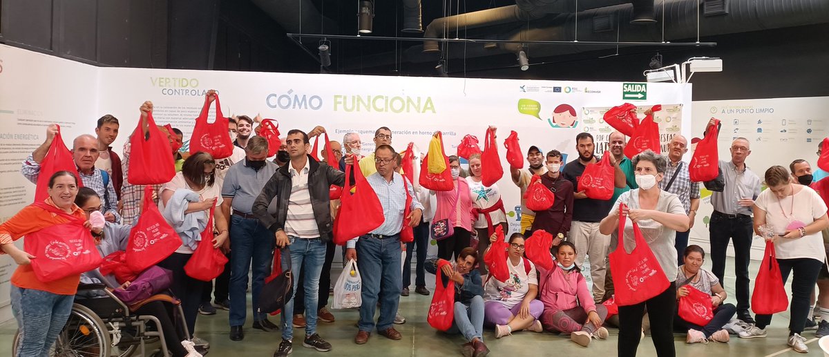 RSUMalaga's tweet photo. Hoy los integrantes de #Adipa de #Antequera, han estado realmente interesados en conocer el #puntolimpio del #CIRValsequillo 👏🏻
En él, los residuos voluminosos no pueden gestionarse como el resto de los #RSU y por ello tienen un tratamiento diferente ♻️
@ecoembes
@RSUMalaga https://t.co/3XN5UvnYBN