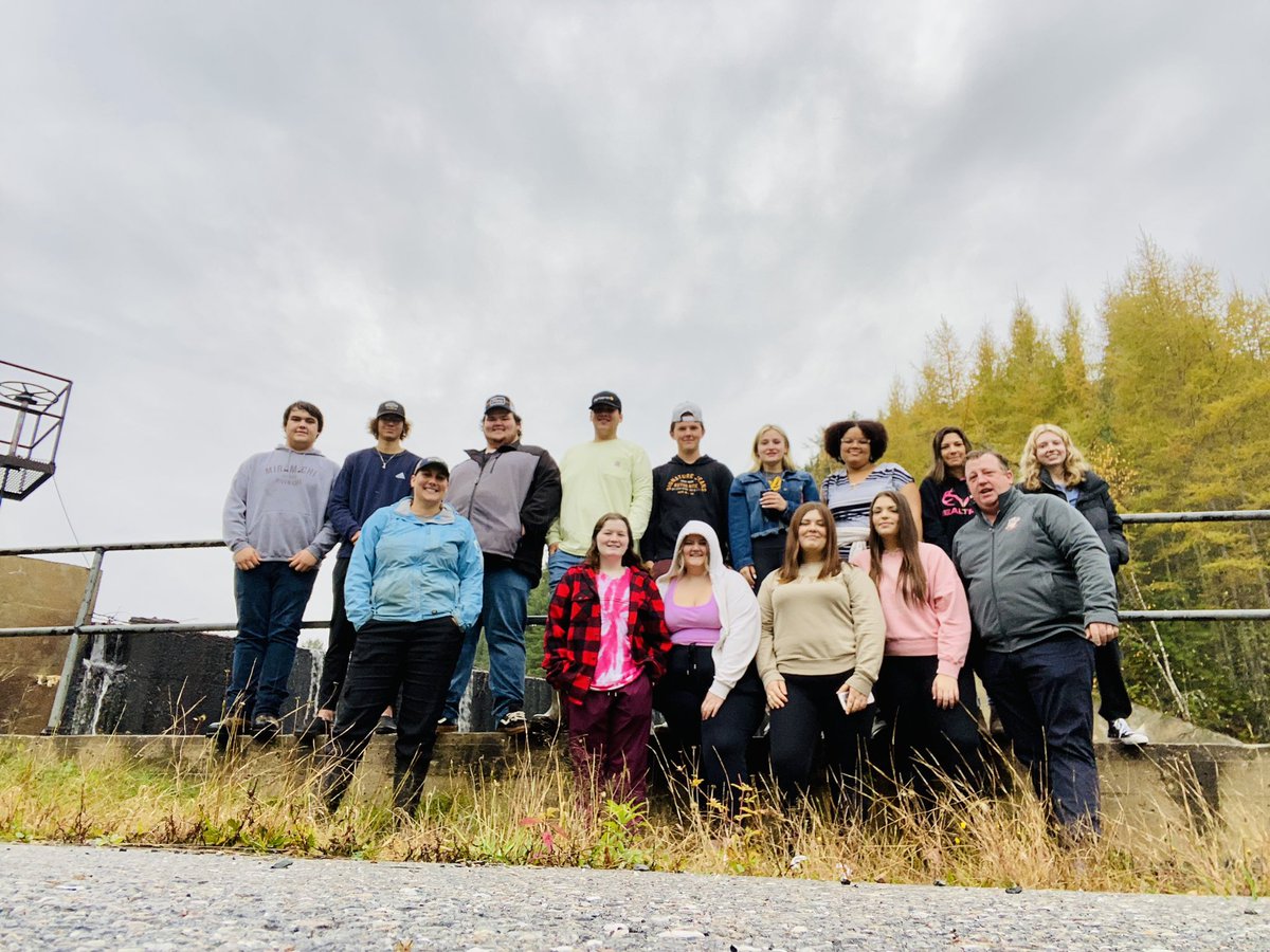 BHSOutdoors's tweet photo. @takemeoutside to @SalmonMiramichi to check out their Broodstock program... Env. Sci. Students witnessing science in action @DiscMiramichi @asdnnb @stemnorth https://t.co/4foWAvStoQ