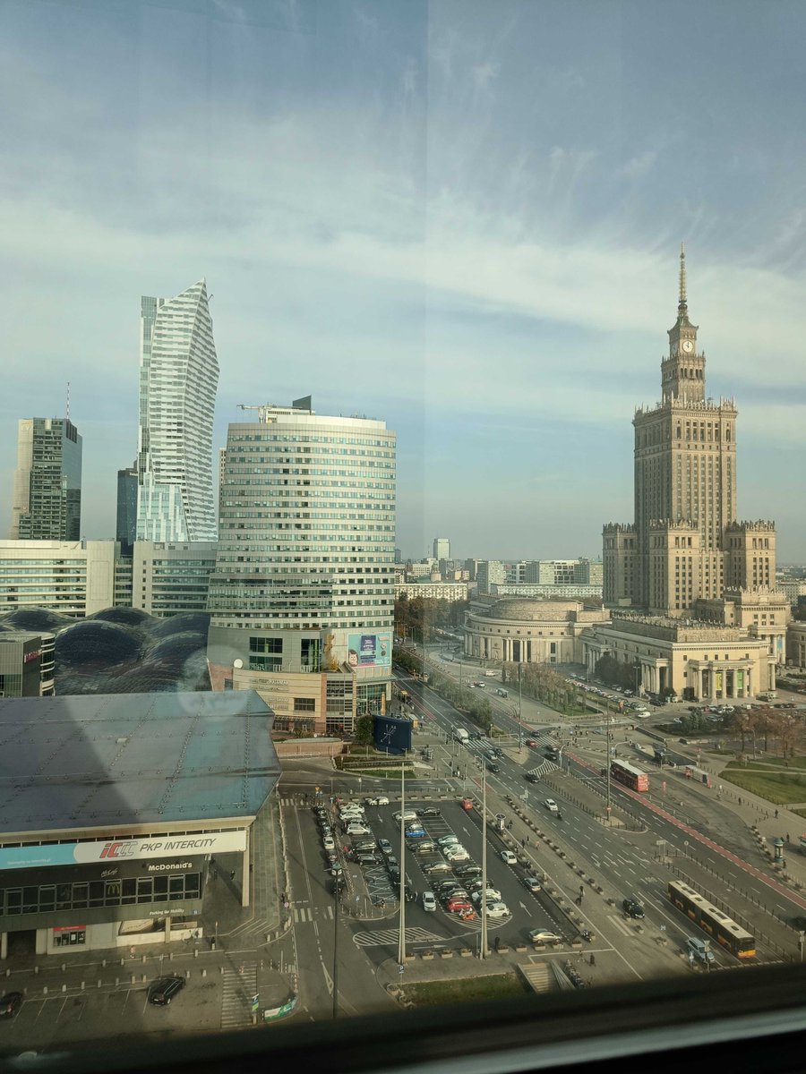 commitglobalorg's tweet image. Looking forward to meeting the CSOs doing fantastic work in #Poland in support of the Ukrainian refugees. Our VP of Product &amp;amp; Co-Founder @olivia_vereha is already in #Warsaw so stay tuned for more news from her! #BuildLocalCommitGlobal