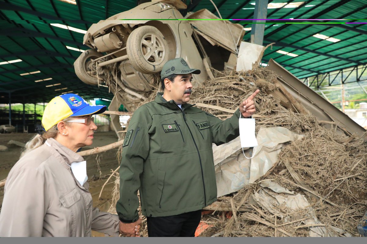 NicolasMaduro's tweet photo. Estamos atentos, sin descuidar los dos frentes de batalla: Las Tejerías y El Castaño, en Aragua. El Puesto de Comando Presidencial está pendiente las 24 horas del día, con mucha disposición para recuperar todo. ¡Vamos con más fuerza! https://t.co/TFe8y5qe6Z