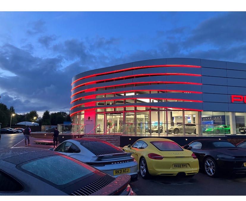 Go faster lights! 🚗

Another satisfied customer – Artech Lighting’s sleek bespoke LED solution beautifully accenting this luxury <a href="/PorscheGB/">Porsche GB</a> showroom.

Our products look fantastic, but they’re even better at making sure our customer’s products are centre stage in the spotlight!