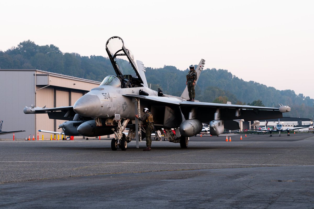 pugetspotting's tweet photo. A pair of "Rooks" prepare to depart KBFI for KNUW just as the sun drops below the horizon. These Growlers with VAQ-137 were in town for the day to perform a flyover for Game 3 of the division series between the Mariners and Astros. https://t.co/2oYHrhsfi7