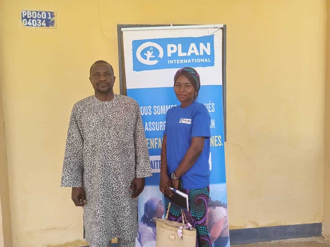 PlanCameroon's tweet photo. Les Filles sont définitivement aux commandes!! 💪

Sobnone Welcome, 21 ans a pris la place du sous préfet de Gaschiga au cours d'un #GirlsTakeOver ou elle a présidé la réunion de coordination hebdomadaire en mettant un accent sur l'éducation de la jeune fille dans la region. https://t.co/HXs45XQKpZ