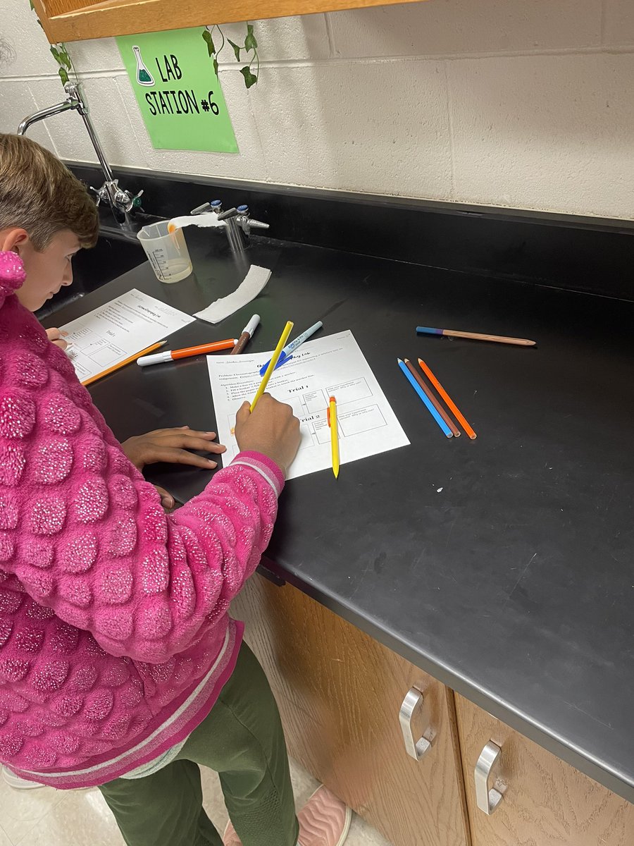 MsWestEDU's tweet photo. Lab Day 5: Chromatography!!!
#ComputationalThinking #Abstraction #RCMMS #Science #6thGrade https://t.co/MBtbJjVErH