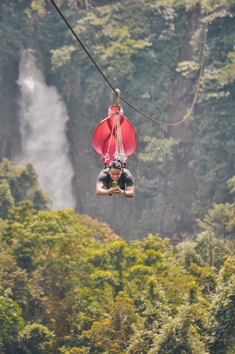 TheMarkMonta's tweet photo. my POV vs your POV
Conquered my fear sa highest #zipline in southeast asia. Yey!!!
📍 Lake Sebu Zipline
Location: Lake Sebu, South Cotabato
Mobile: +63 923 695 0971
#SouthCotabato #SGFarm #SOX #LetsFlyJuansMore #GrandSummitHotels #VisitSOX https://t.co/WezwLi4tQU