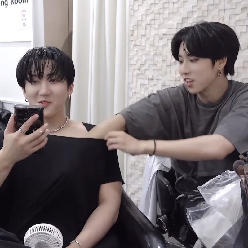 this is already jisung’s second close on camera encounter with jut and dae