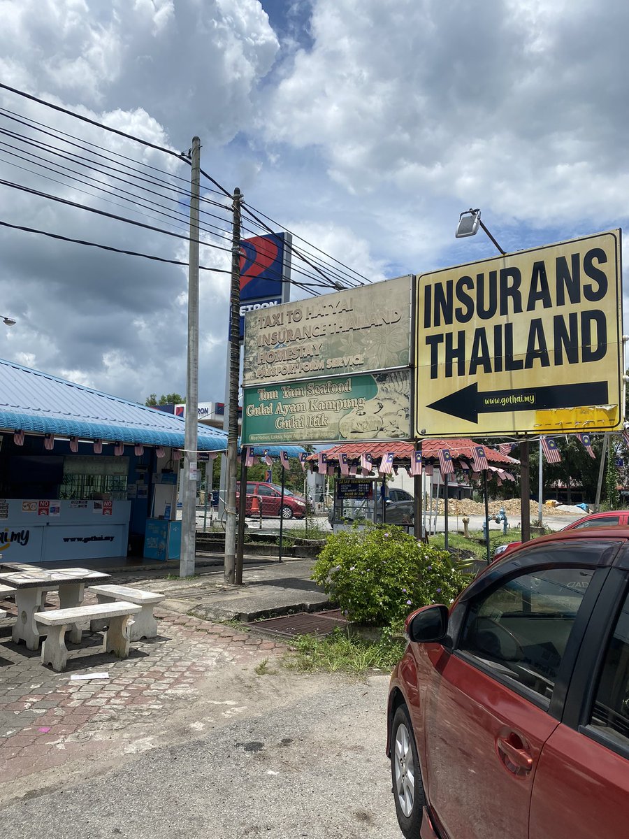 myjassaramli's tweet photo. List document:

✅ Valid Passport
✅ Geran Kereta Original
✅ Compulsory Insurance - boleh refer https://t.co/xHrDB3FeDG

But I suggest korang beli insurance kt kedai ni. Sebab diorang akan guide &amp; isikan border pass sekali. Takdelah salah nanti.

Waze: Petron Napoh https://t.co/XADixhxw0l