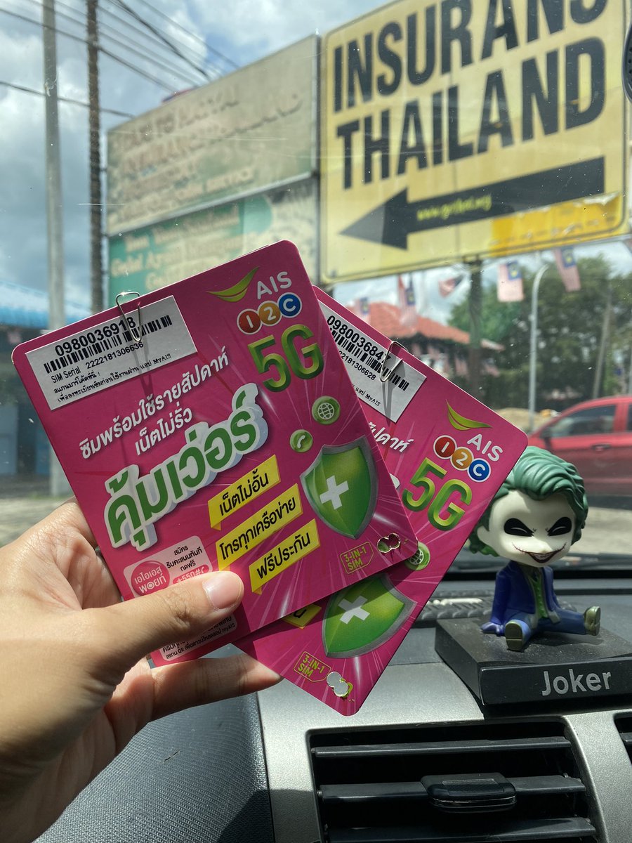 myjassaramli's tweet photo. Dekat sini, korang boleh beli simcard Thailand terus. I pakai simcard AIS ni. 4G all the times! Even masuk jalan hutan keliling. 😆 https://t.co/9HfnSXnU4w