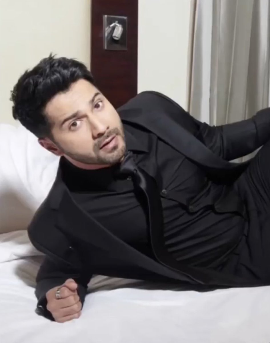 badibaatein's tweet photo. If you had to describe him in one word what would it be? 

10 YEARS OF VARUN DHAWAN https://t.co/1dZWZpnrnr