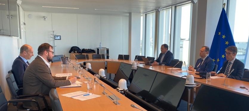 Mark Bowman (@bowmanebrd) on Twitter photo Very pleased to have met with <a href="/ViolaRoberto/">Roberto Viola</a> today for the first high-level meeting between <a href="/EBRD/">The EBRD</a> and <a href="/DigitalEU/">Digital EU 🇪🇺</a>. We agreed boosting cooperation on digital connectivity & reinforcing digital infrastructures in Ukraine, Eastern neighbourhood & Western Balkans. #EBRDdigital Very pleased to have met with <a href="/ViolaRoberto/">Roberto Viola</a> today for the first high-level meeting between <a href="/EBRD/">The EBRD</a> and <a href="/DigitalEU/">Digital EU 🇪🇺</a>. We agreed boosting cooperation on digital connectivity & reinforcing digital infrastructures in Ukraine, Eastern neighbourhood & Western Balkans. #EBRDdigital