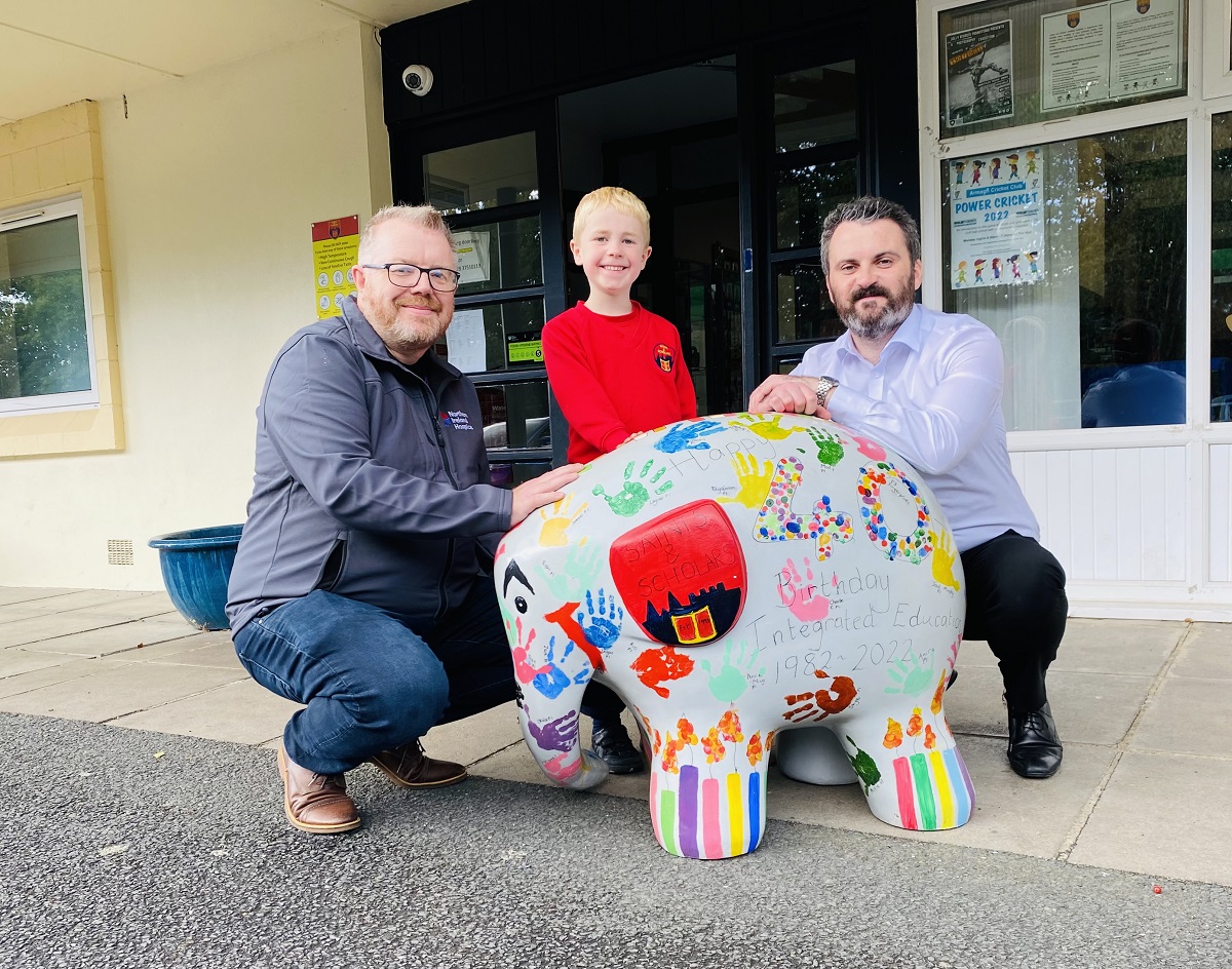 As Elmer's Big Belfast Trail comes to it's end our 'Wee' Elmer herd are making their way back home.🎉 

Zachary Smyth (P2) and Mr Downey (Acting Principal) were on hand at Saints &amp; Scholars Integrated Nursery and Primary School to welcome their 'Wee' Elmer home 💜🐘
