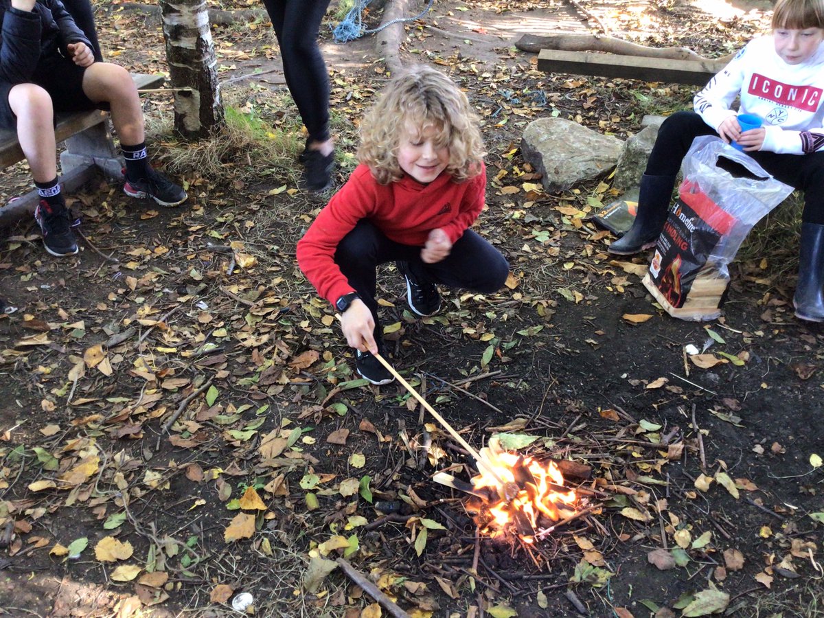 Ms_Middleman's tweet photo. @YsgolEmmanuel lots more fun with year 5 in Forest School today 🌳🌿 https://t.co/nAewBt6LwO