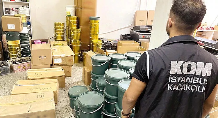 İstanbul'da kaçak ilaç operasyonu. İlaçların internetten piyasaya sürüldüğü belirlendi...  
eczacininsesi.com/haber-detay.ph… 

_  
#Eczacı #EczaneGüvendir #Eczane #EczacınınSesi