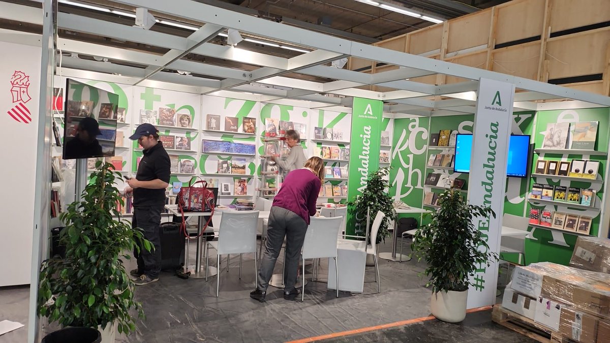 CulturaAND's tweet photo. 📖 El sector editorial andaluz contará con un espacio propio en la Feria del Libro de Fráncfort #fbm22

💚 Con el lema 'Hojea Andalucía', una selección de autores y editoriales muestran sus fondos bibliográficos en la cita internacional @Book_Fair 

➡ https://t.co/GxDkSUGFGH https://t.co/XDQzzONB80