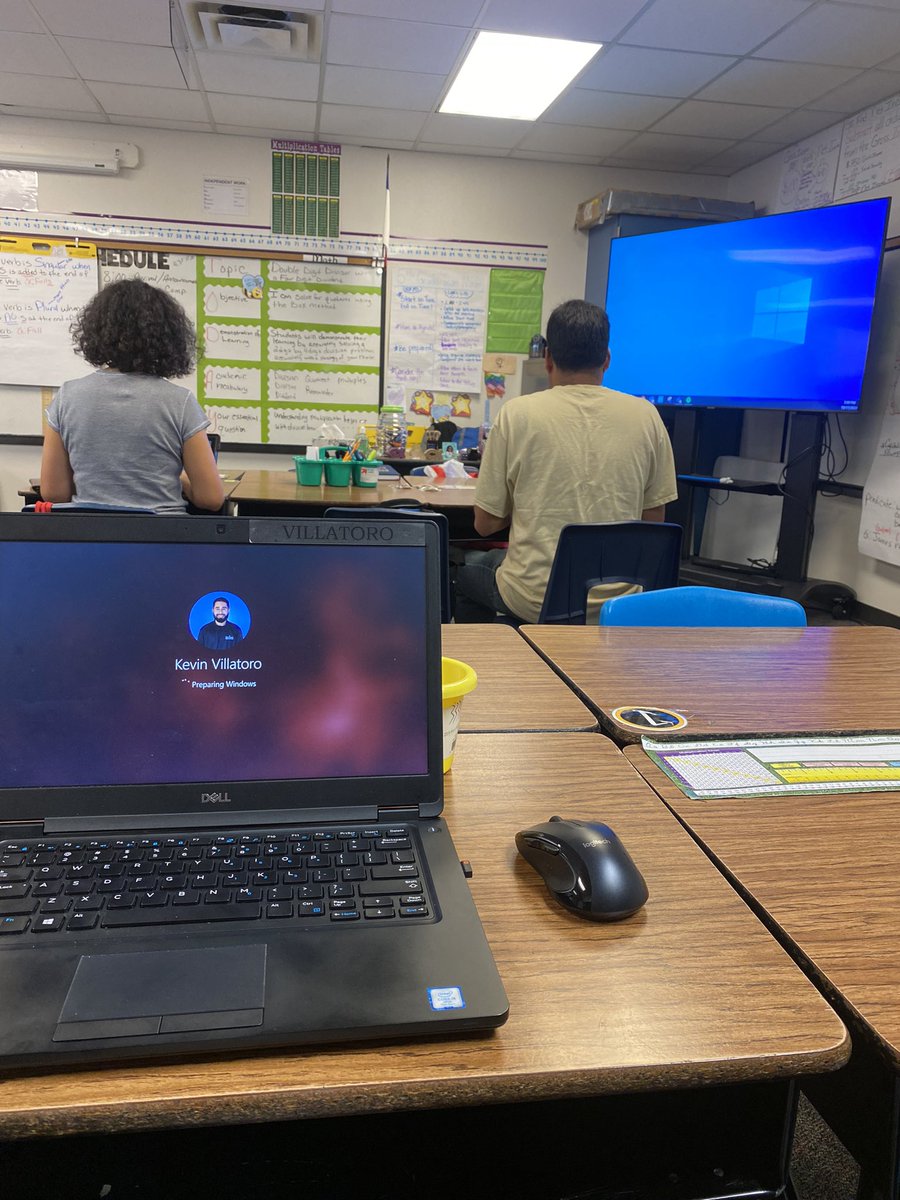 MrVillatoro6's tweet image. Adult Education night class with @YurikoDeLeon5. We taught how to write and send an email. Loved seeing parents so engaged and ready to learn! @IrvingISD @IISDTechService #IISDTECH