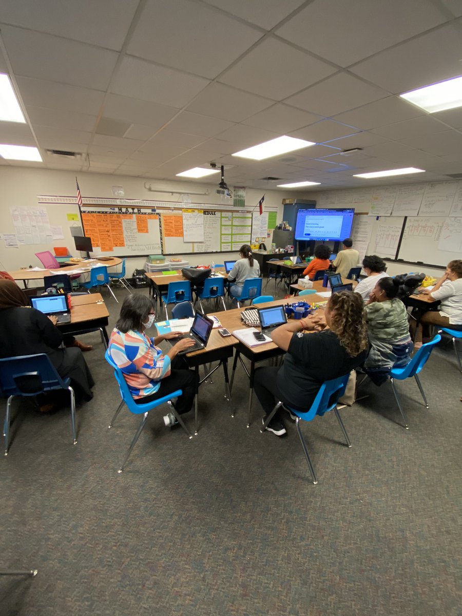 MrVillatoro6's tweet image. Adult Education night class with @YurikoDeLeon5. We taught how to write and send an email. Loved seeing parents so engaged and ready to learn! @IrvingISD @IISDTechService #IISDTECH