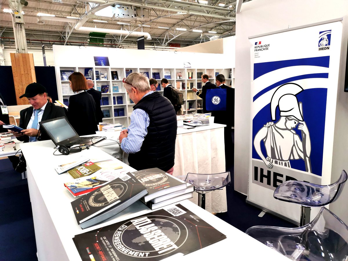[ ⚔️ #EURONAVAL] 

Vous êtes sur le salon ? N'hésitez pas à vous rendre au Bookshop. De nombreux livres  d'auditeurs, sans oublier celui de l'IHEDN, y sont en vente...

©AA-IHEDN /Laure Fanjeau

<a href="/IHEDN/">IHEDN</a> <a href="/FederationAtlas/">Atlas - Fédération associations de défense jeunes</a> <a href="/Armees_Gouv/">Ministère des Armées et des Anciens combattants</a> <a href="/UNION_IHEDN/">UNION-IHEDN</a> <a href="/MarineNationale/">Marine nationale</a> <a href="/SalonEuronaval/">EURONAVAL</a>