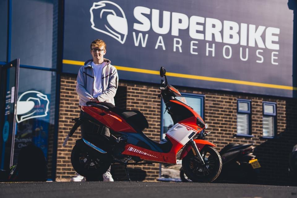 superbikewh's tweet photo. Liam has just picked up his brand new Lexmoto Diablo!
We still have load of CBT friendly new bikes in stock.
Come to Superbike Warehouse in Great Yarmouth to have a look!
#lexmoto #apollo125 #apollo #lexmoto125 #lexmotodiablo #lexmotoecho #lexmotoscooter #scooter #125cc https://t.co/FmH5YIAZ3D