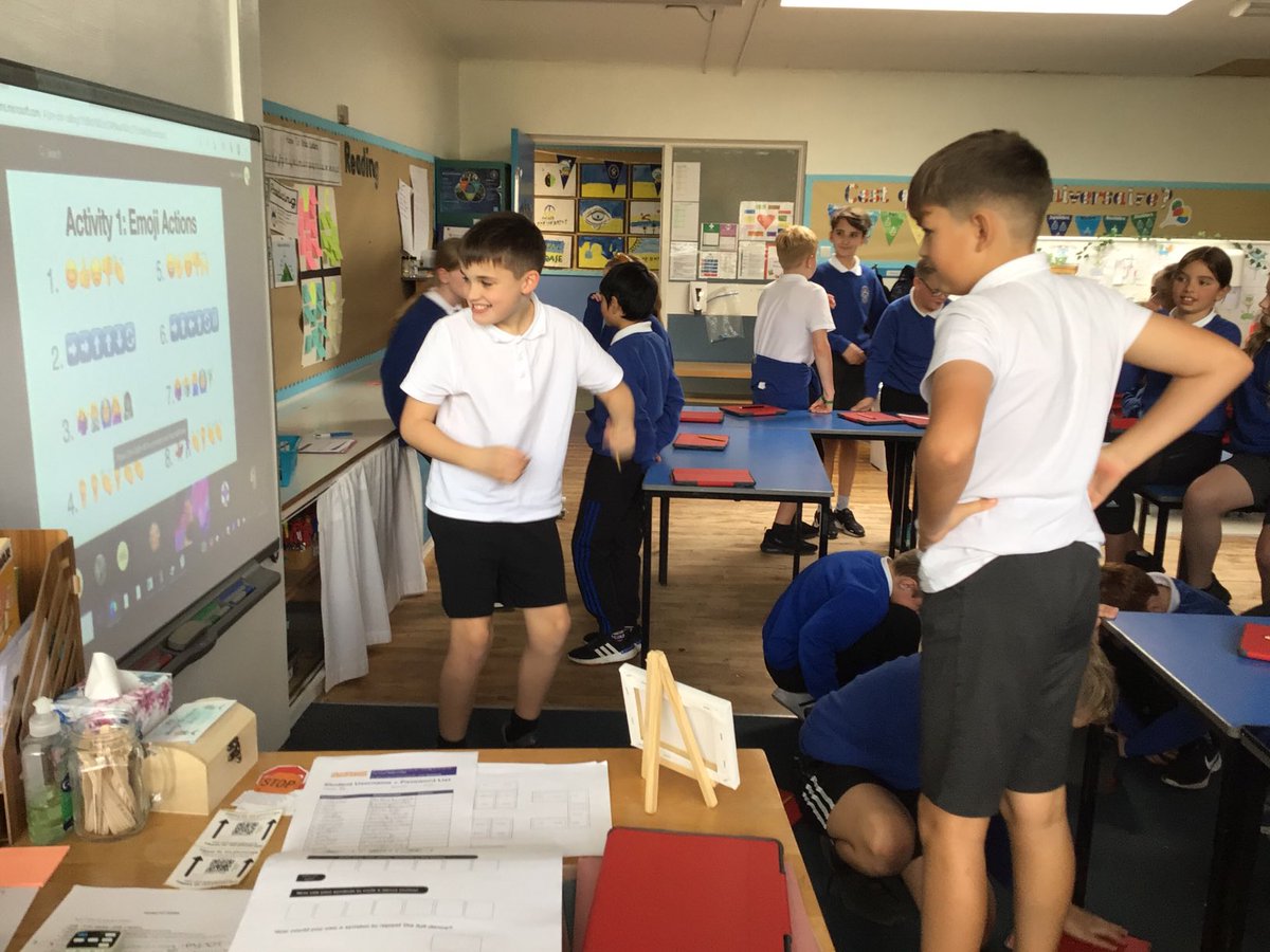 stpetersgala's tweet image. P6 and P7 have come together this afternoon to engage in the #ReadySetCodeLIVE session. New language of coding learnt and some funky dance moves performed. #InspireLearning @inspireSBC @ScratchCoding1