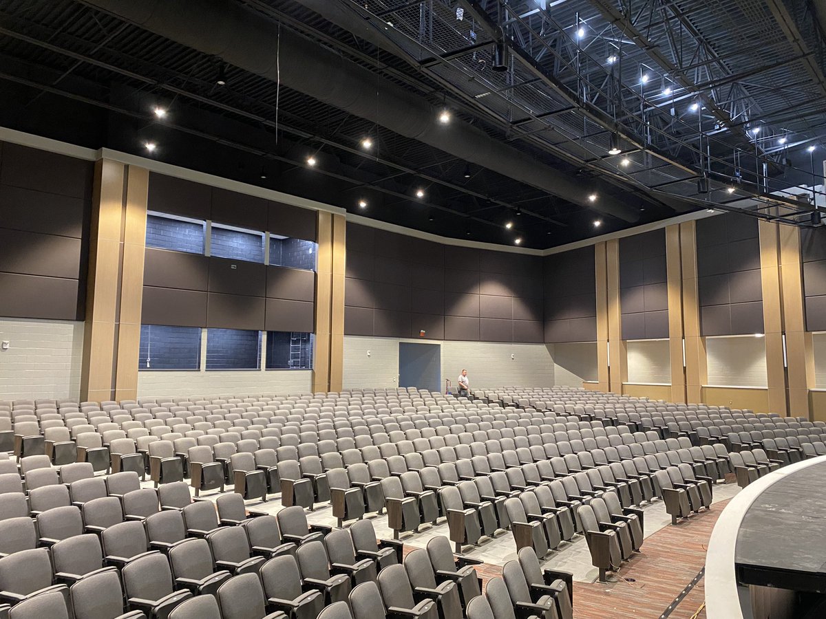 mwarren39's tweet photo. Exciting to see the new @GHS_GilbertSC Performing Arts Center nearing the finish line! https://t.co/Yb9gGKsTjj