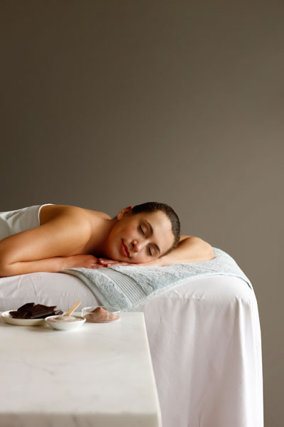 HersheyPA's tweet photo. Make time for sweet relaxation this holiday season at the spas in #HersheyPA ❄️ 🎄 Click the link to learn more about this year's holiday offerings at the #ChocolateSpa and #MeltSpa. https://t.co/XNvtwW8V0v https://t.co/0TlxLXflPn