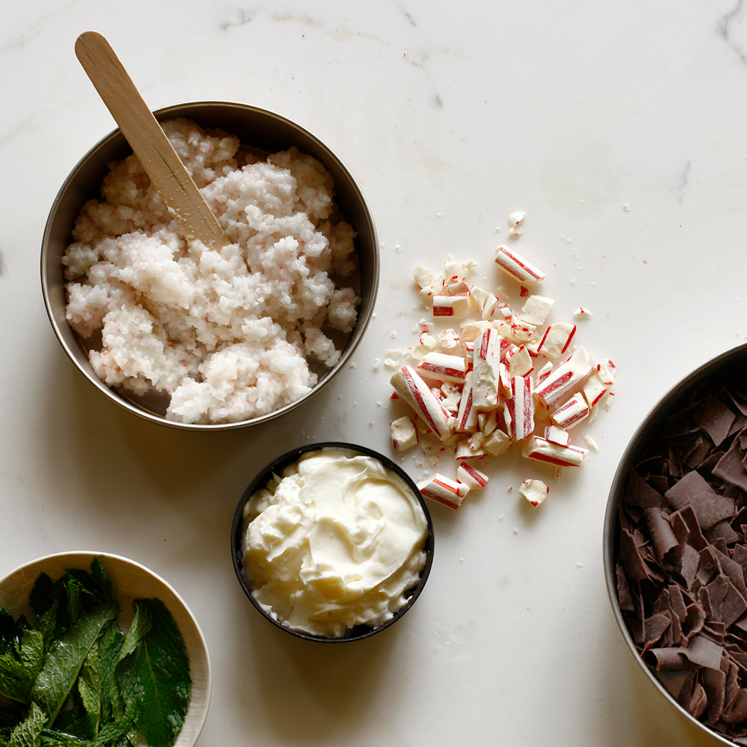 HersheyPA's tweet photo. Make time for sweet relaxation this holiday season at the spas in #HersheyPA ❄️ 🎄 Click the link to learn more about this year's holiday offerings at the #ChocolateSpa and #MeltSpa. https://t.co/XNvtwW8V0v https://t.co/0TlxLXflPn