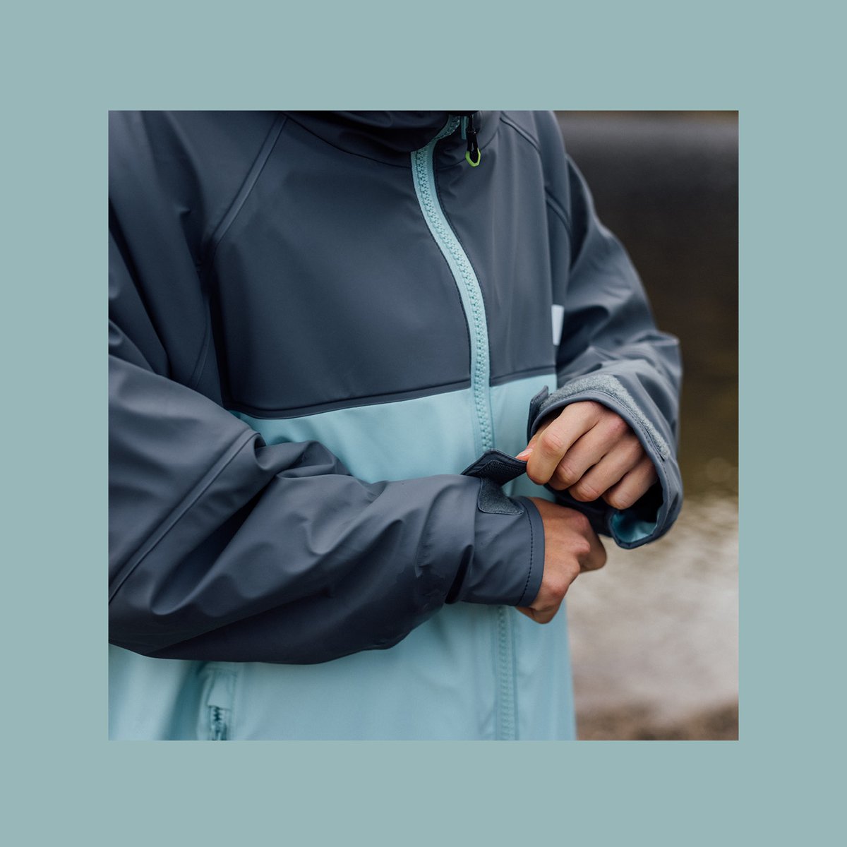 New colours for the colder months. 🌊 Waterproof, breathable, fleece lined and windproof, our Aqua Parka has been designed with you in mind. Now available in classic Graphite and new Ash/Eggshell and Bluejay/Dark Navy colourways. Shop now 👉️ l8r.it/sYB5