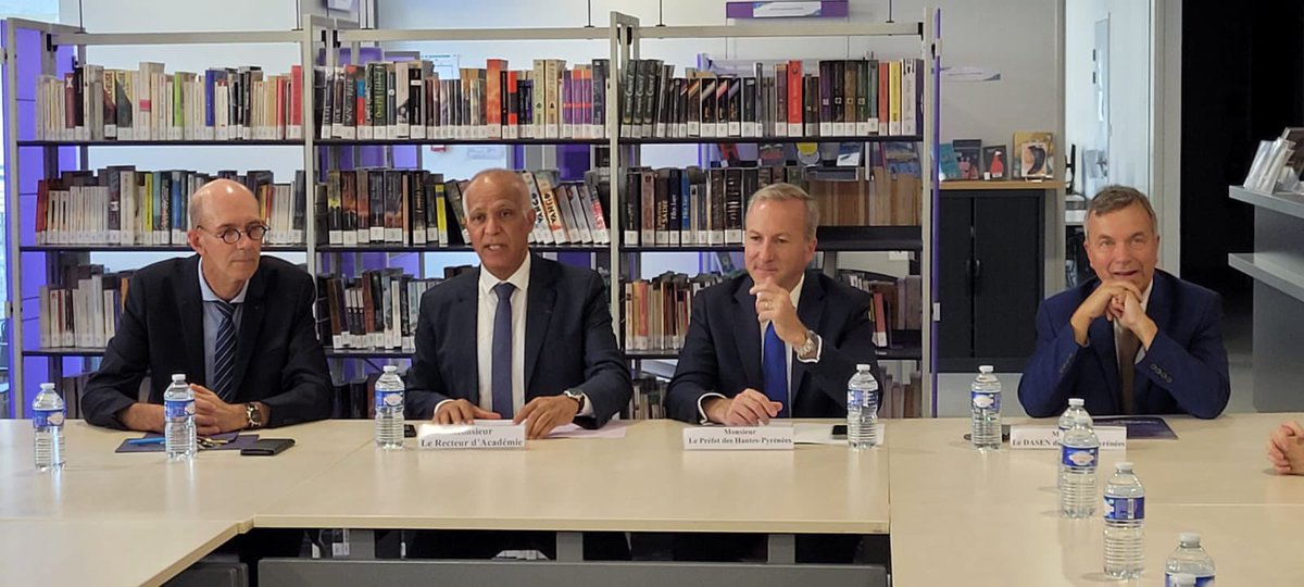 MostafaFourar's tweet photo. Trés heureux de pouvoir échanger au lycée Théo de #Tarbes avec les étudiants #PrepaTalents dispositif #EgalitéDesChances pour plus de mixité dans la Fonction publique.
Mais aussi avec les professeurs et étudiants des #CPGE du lycée : ambition et excellence dans nos territoires ! https://t.co/gqEsn7QvC4