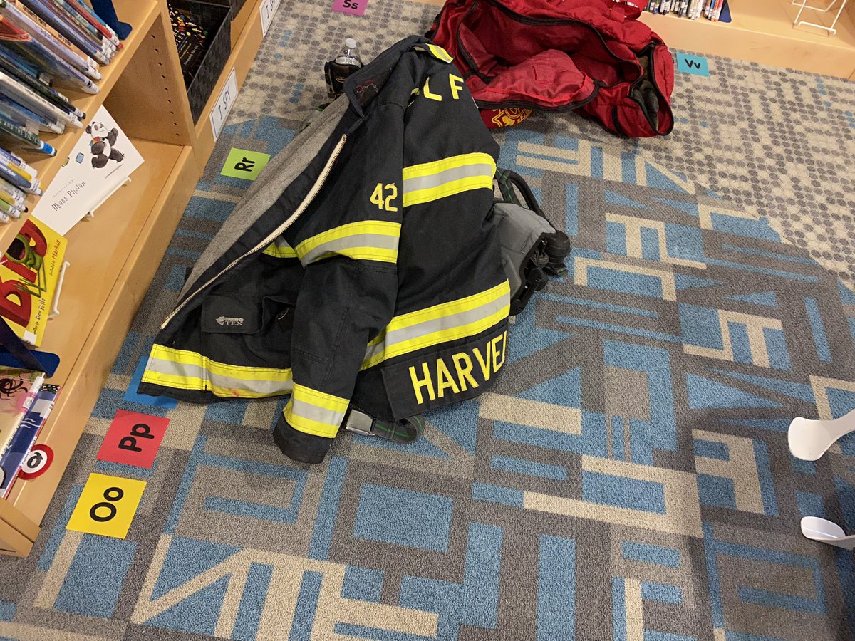CLSPrincipal_'s tweet photo. Thank you for the Crystal Lake Volunteer Fire department @EllingtonFire !! It was great learning about fire 🔥 safety. @clspto @Ellington_CT #clsstripes #volunteers https://t.co/IU8Orryio1